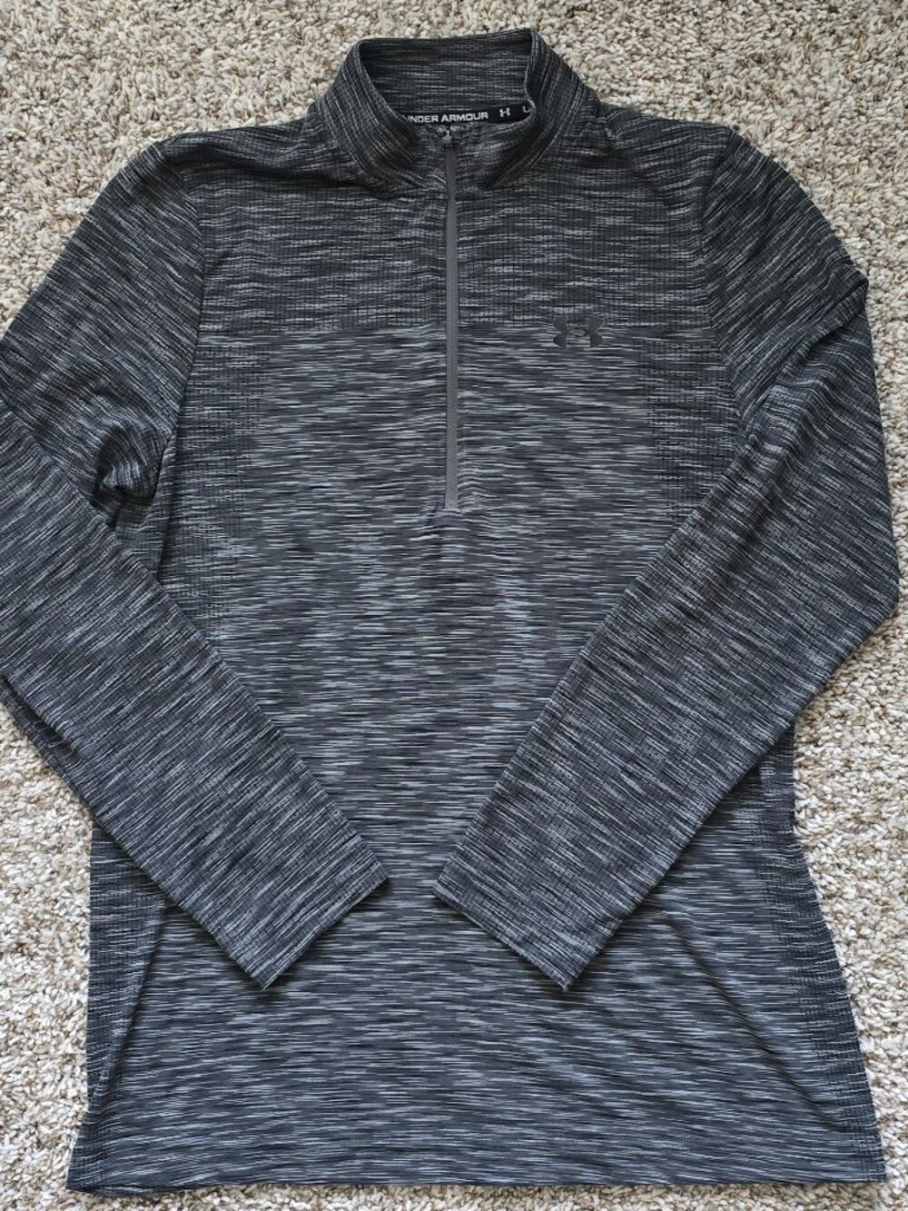 Men’s Under Armour Gray Long Sleeve Quarter Zip Shirt – Medium